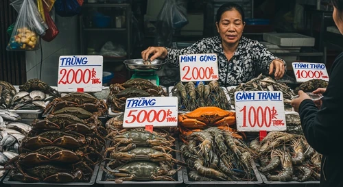 The Ghost Month (July) Sales Slump: Seafood Vendors Slash Prices